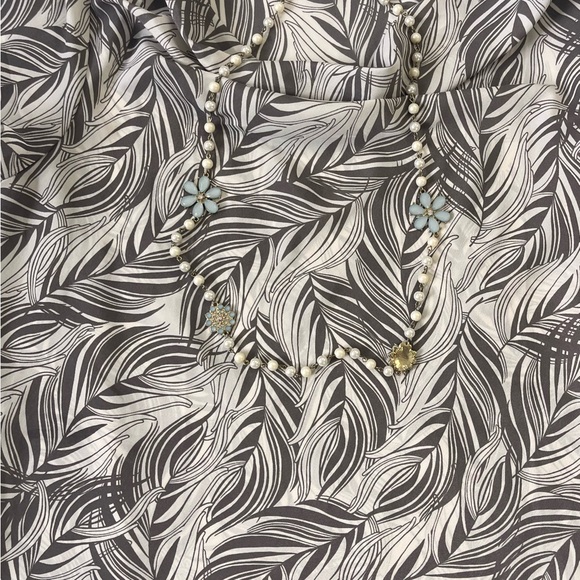 Banana Republic Factory Large shell blouse, Taupe brown leaves. Cowl neckline - Picture 2 of 6